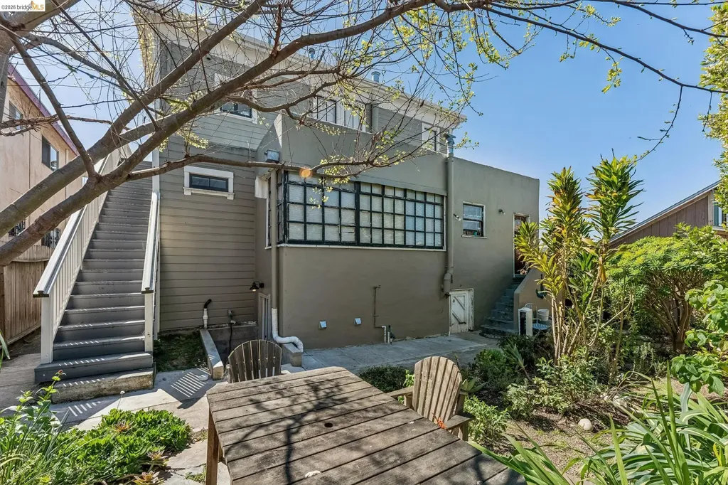 1374 32nd Oakland CA 94602