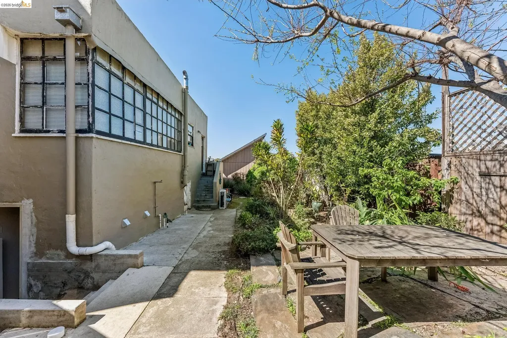1374 32nd Oakland CA 94602
