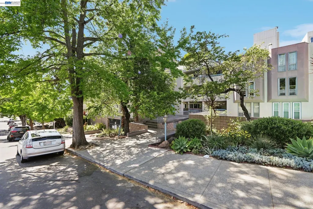 385 Jayne Avenue Oakland CA 94610