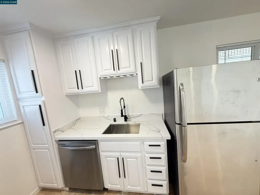10 Moss Avenue Oakland CA 94610