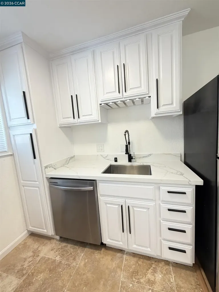 10 Moss Avenue Oakland CA 94610
