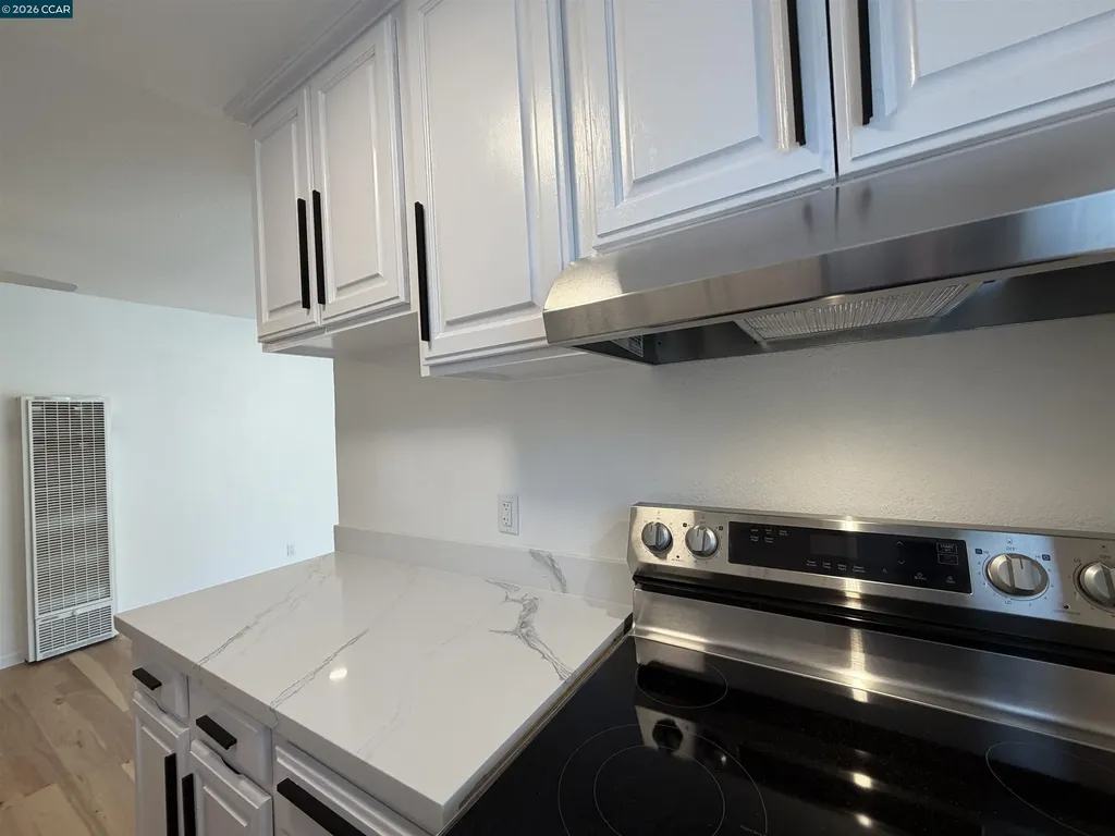 10 Moss Avenue Oakland CA 94610