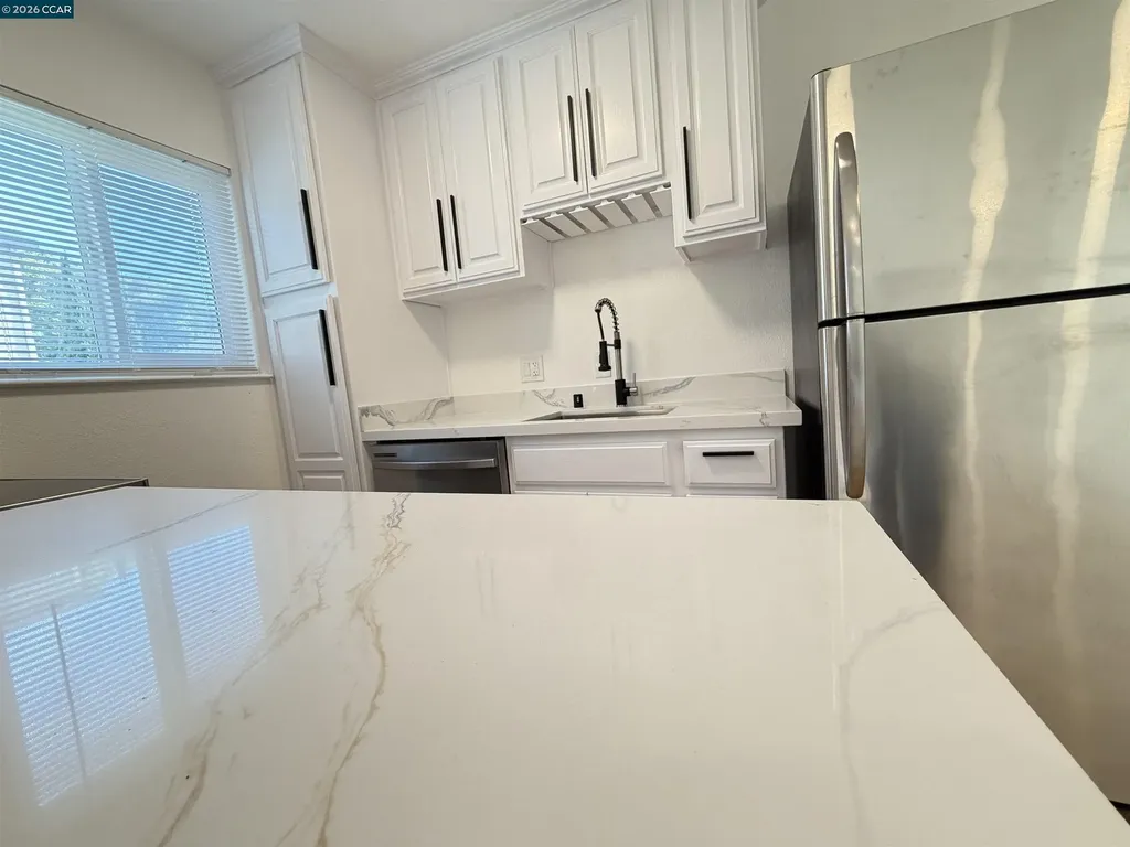 10 Moss Avenue Oakland CA 94610
