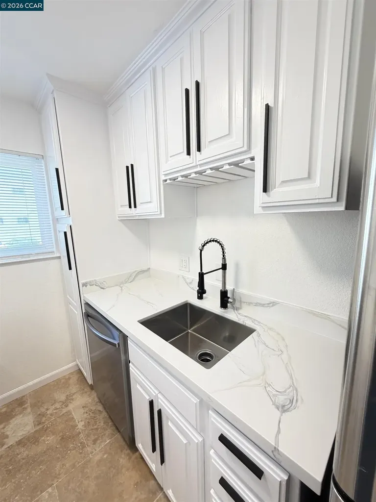 10 Moss Avenue Oakland CA 94610