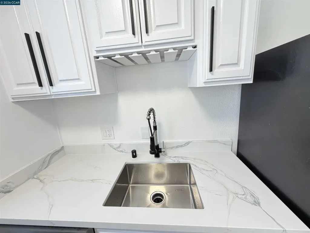 10 Moss Avenue Oakland CA 94610