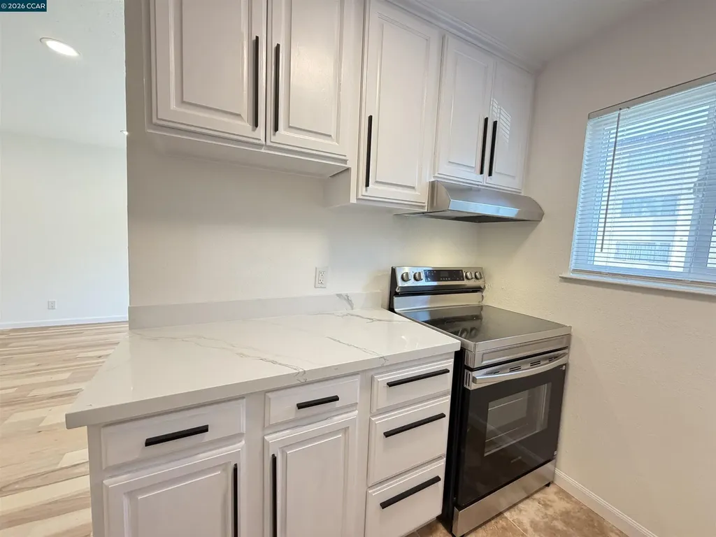 10 Moss Avenue Oakland CA 94610