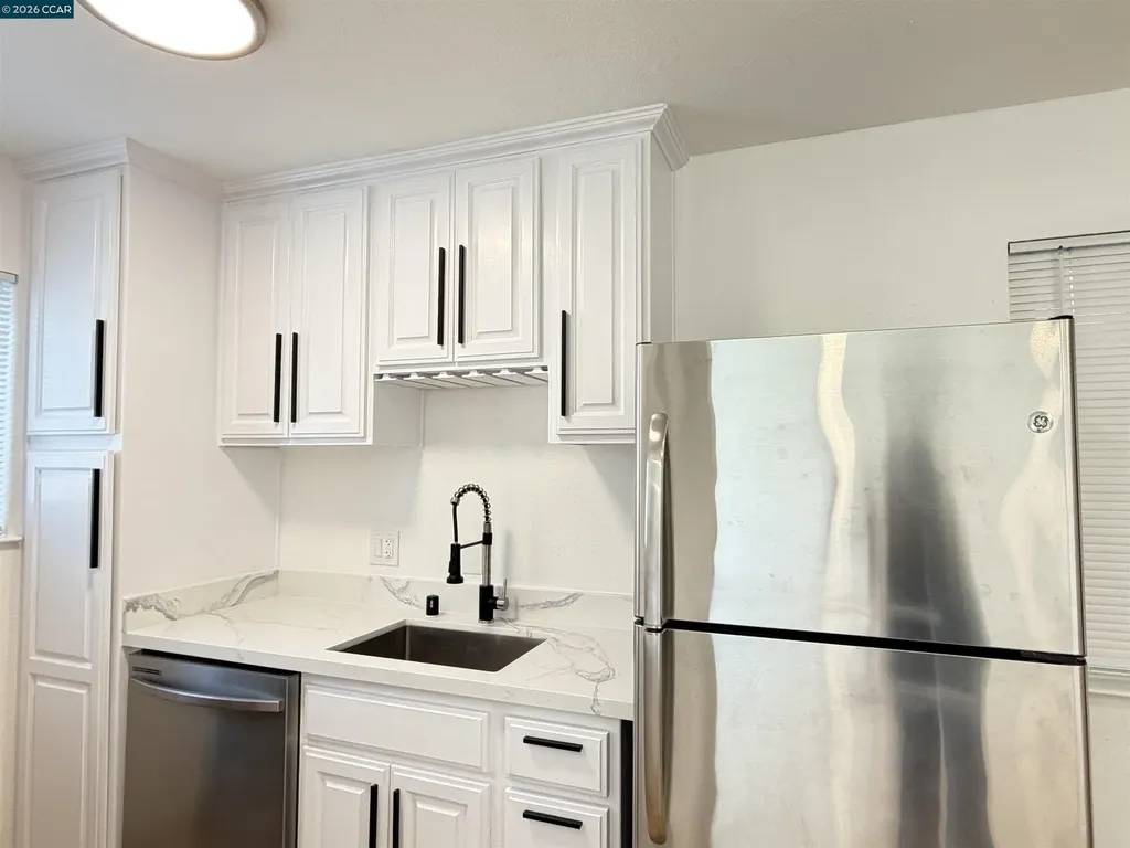 10 Moss Avenue Oakland CA 94610