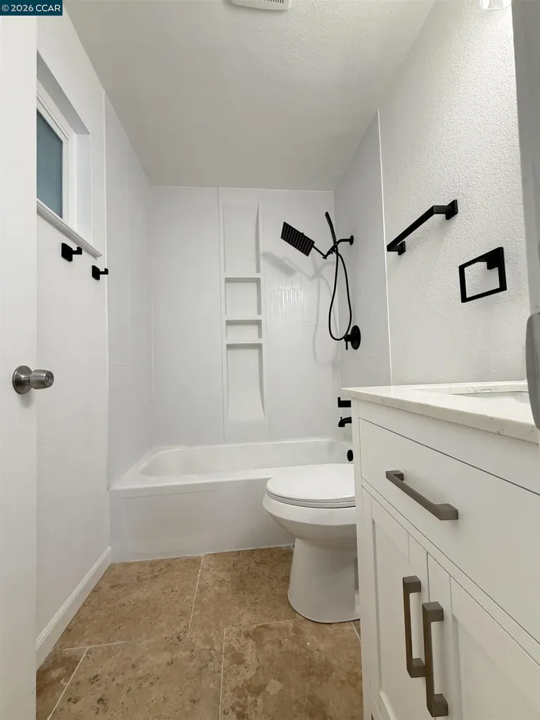 10 Moss Avenue Oakland CA 94610