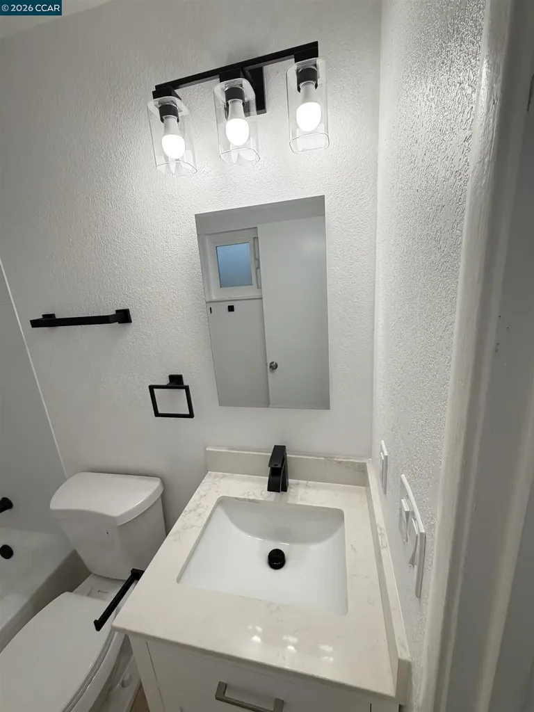 10 Moss Avenue Oakland CA 94610