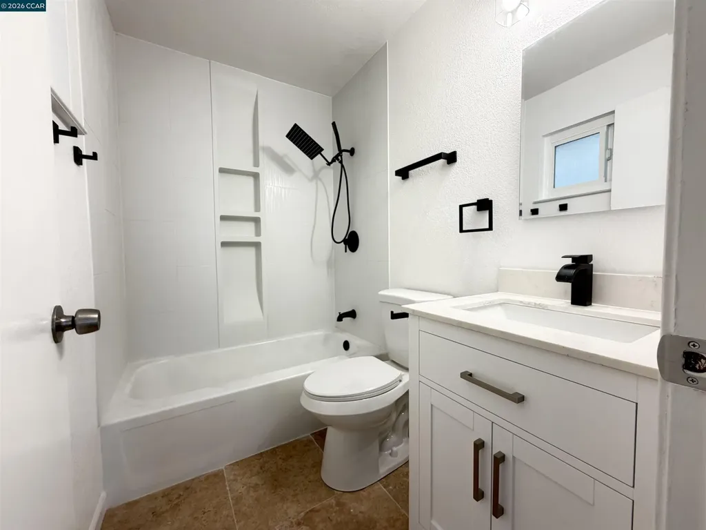 10 Moss Avenue Oakland CA 94610