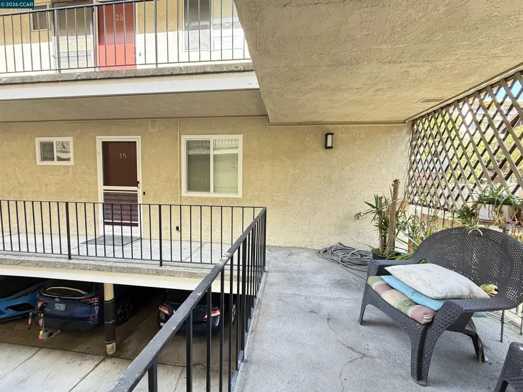 10 Moss Avenue Oakland CA 94610