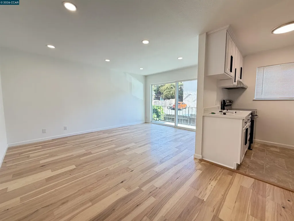 10 Moss Avenue Oakland CA 94610