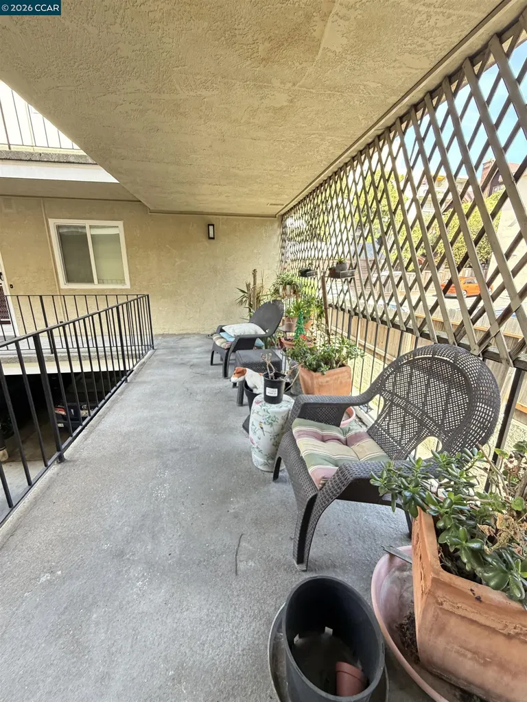 10 Moss Avenue Oakland CA 94610