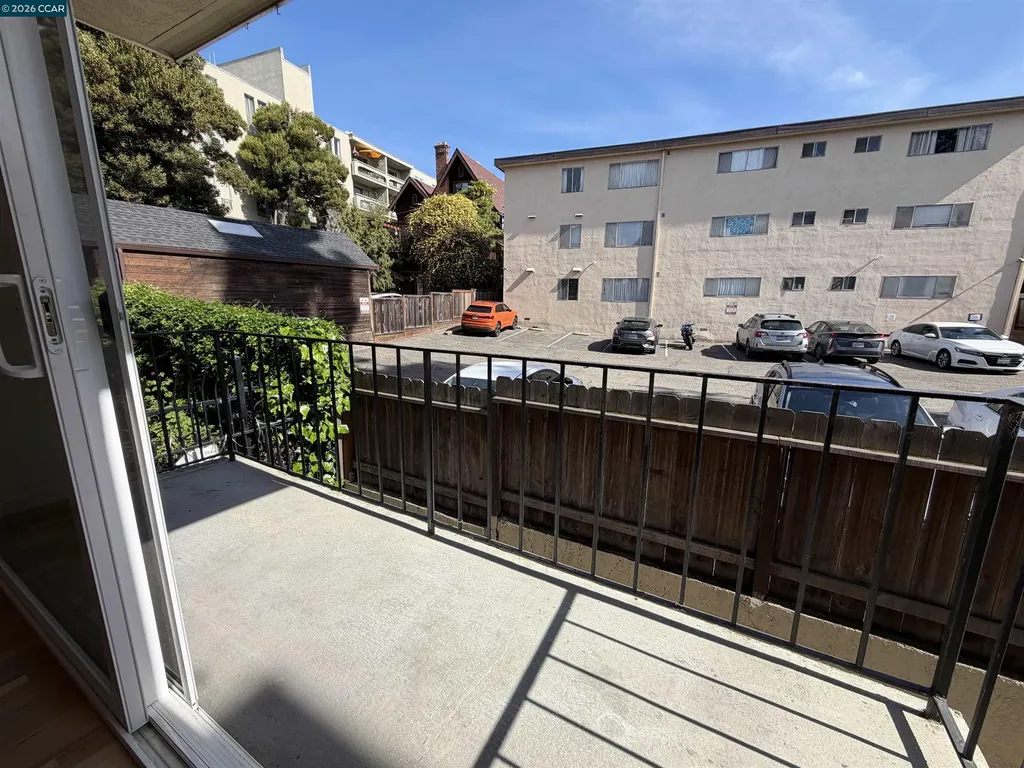 10 Moss Avenue Oakland CA 94610