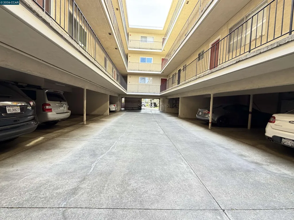10 Moss Avenue Oakland CA 94610