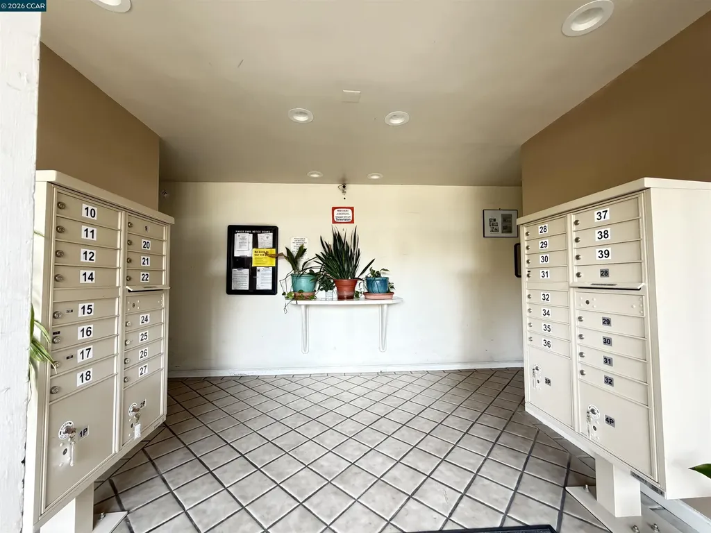 10 Moss Avenue Oakland CA 94610
