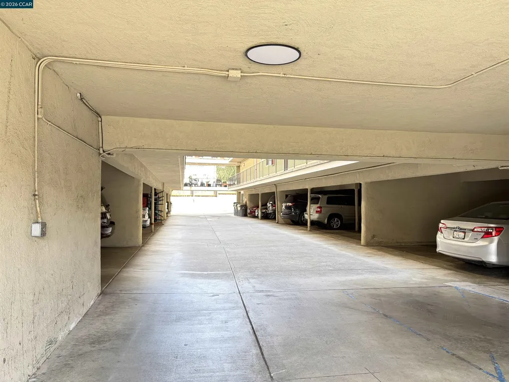 10 Moss Avenue Oakland CA 94610