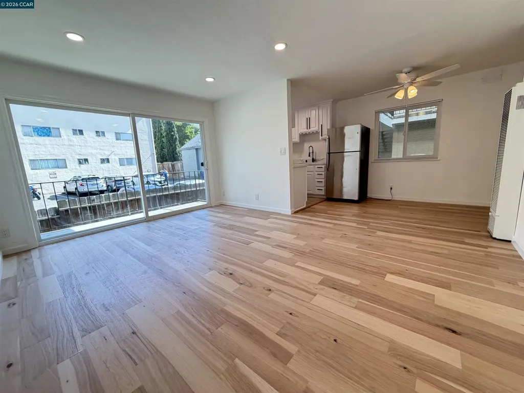 10 Moss Avenue Oakland CA 94610