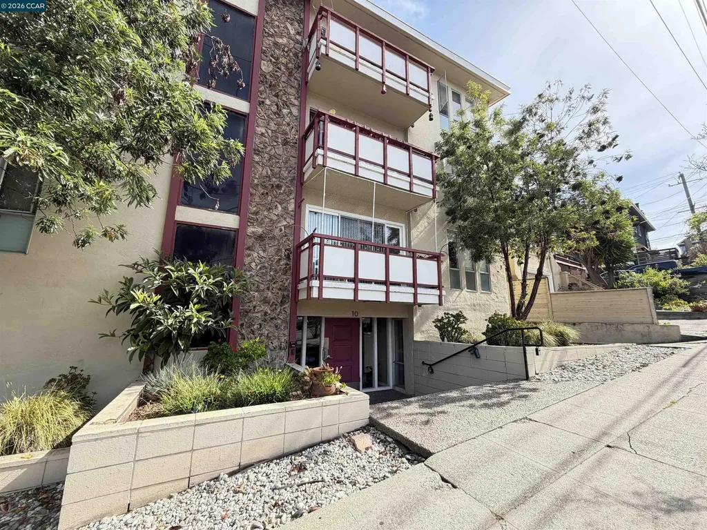 10 Moss Avenue Oakland CA 94610