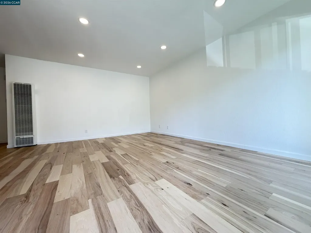 10 Moss Avenue Oakland CA 94610