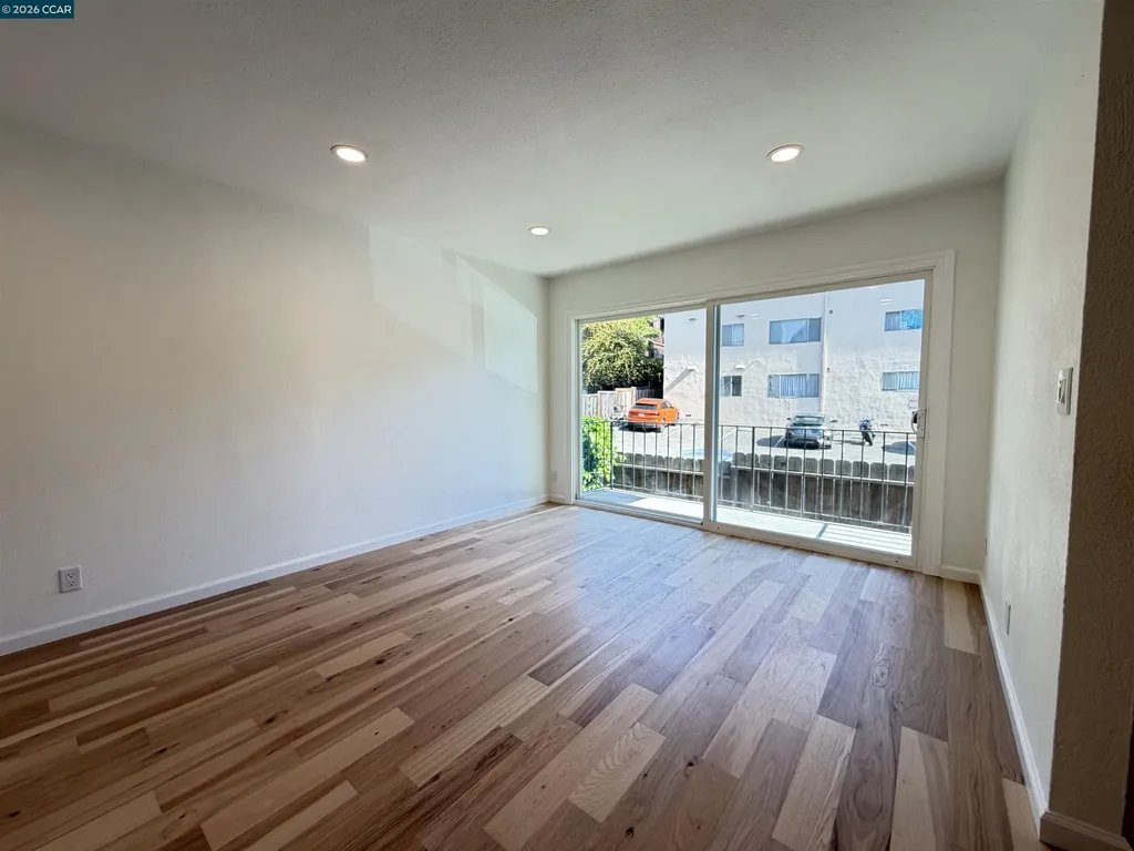 10 Moss Avenue Oakland CA 94610