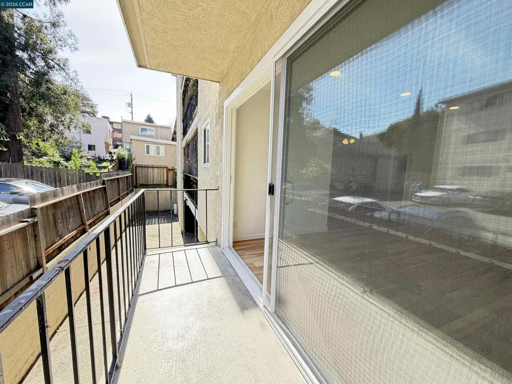 10 Moss Avenue Oakland CA 94610