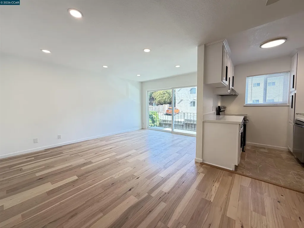 10 Moss Avenue Oakland CA 94610