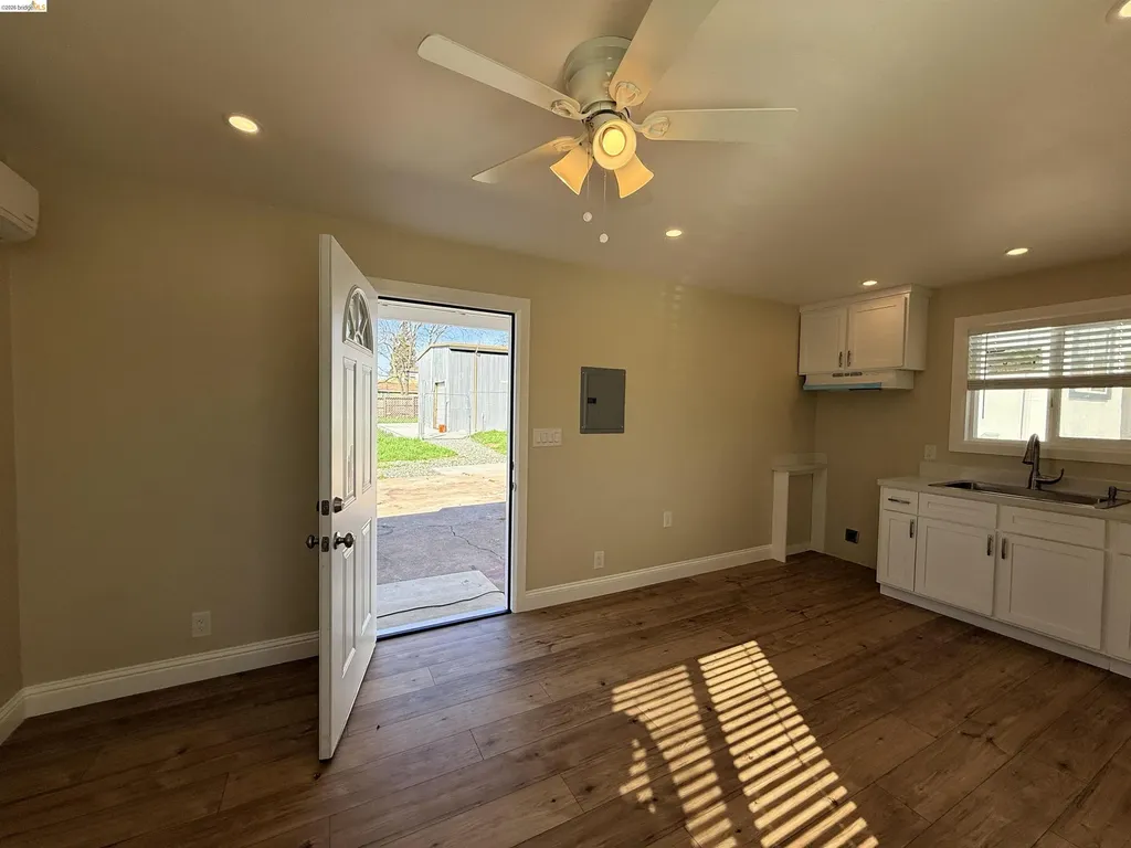 321 Benicia Road Vallejo CA 94590