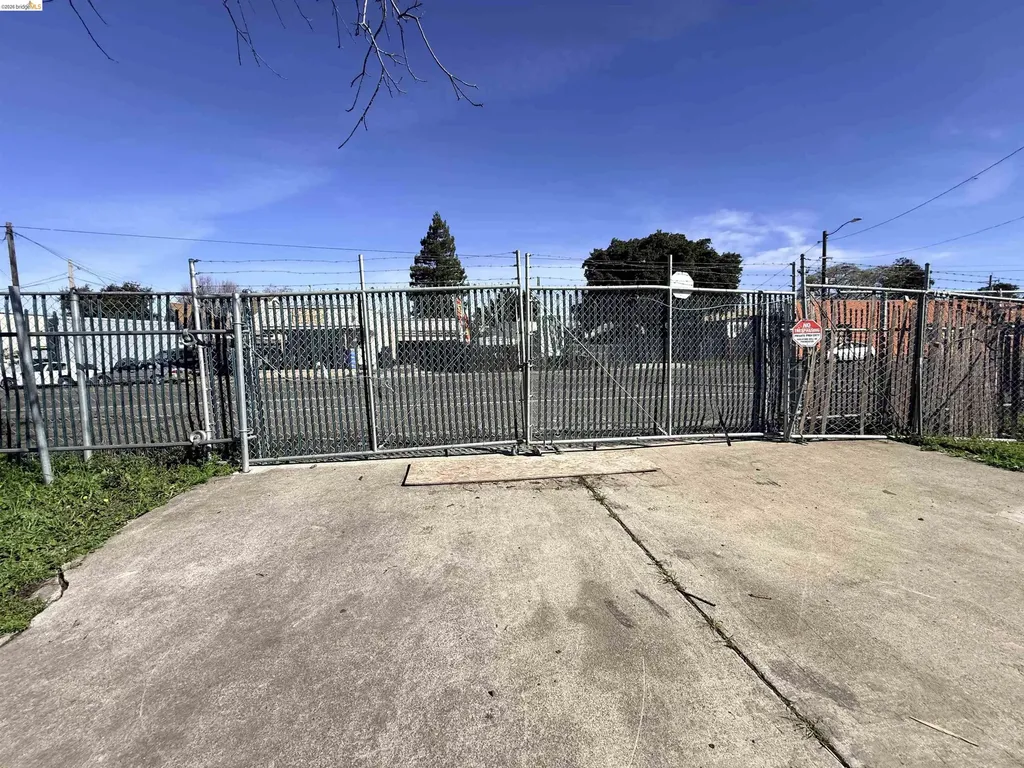 321 Benicia Road Vallejo CA 94590