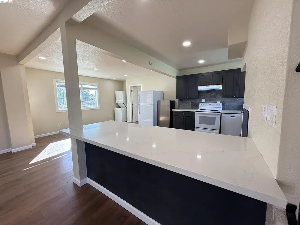 321 Benicia Road Vallejo CA 94590