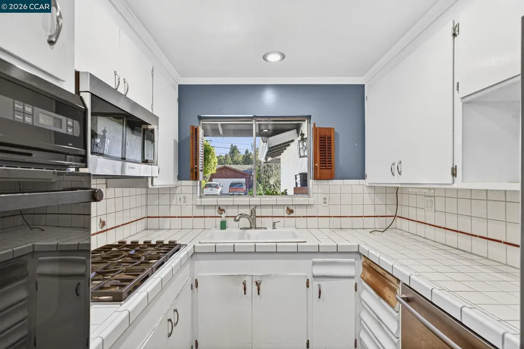 2555 Arroyo Avenue Pinole CA 94564