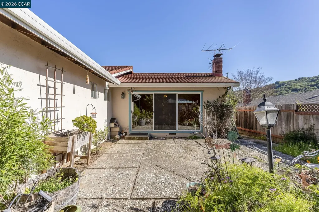 2555 Arroyo Avenue Pinole CA 94564