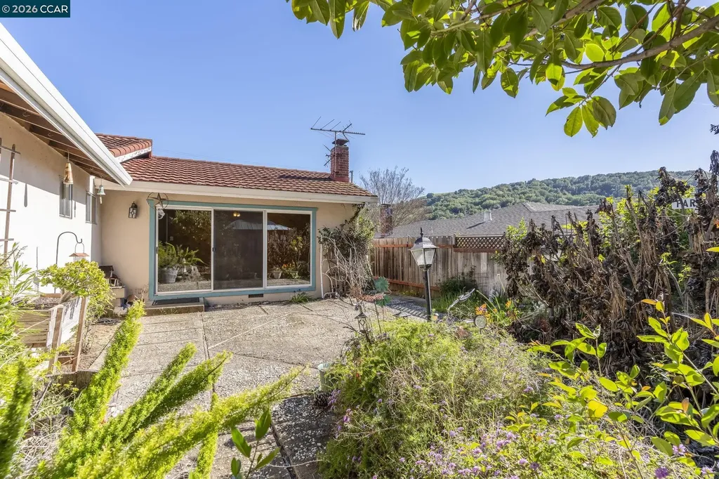 2555 Arroyo Avenue Pinole CA 94564