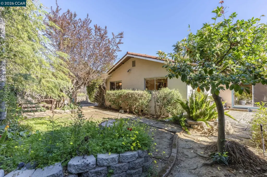 2555 Arroyo Avenue Pinole CA 94564