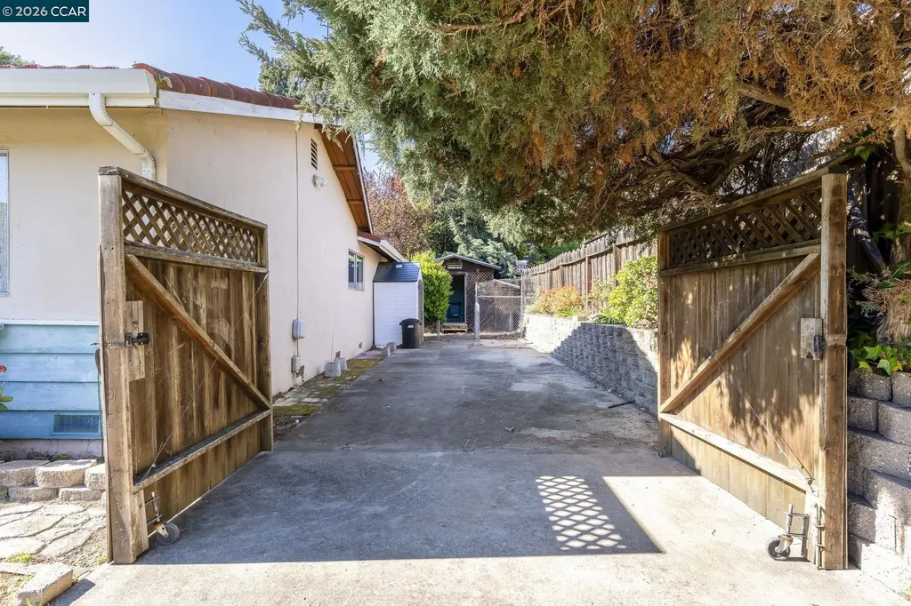 2555 Arroyo Avenue Pinole CA 94564