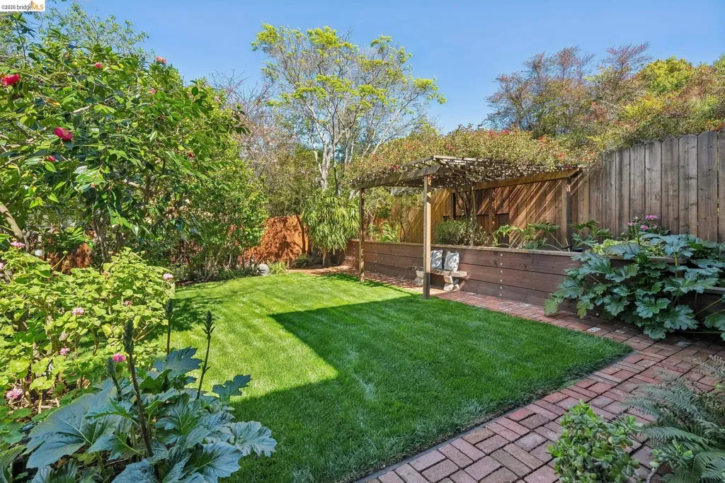 15 Blair Avenue Piedmont CA 94611
