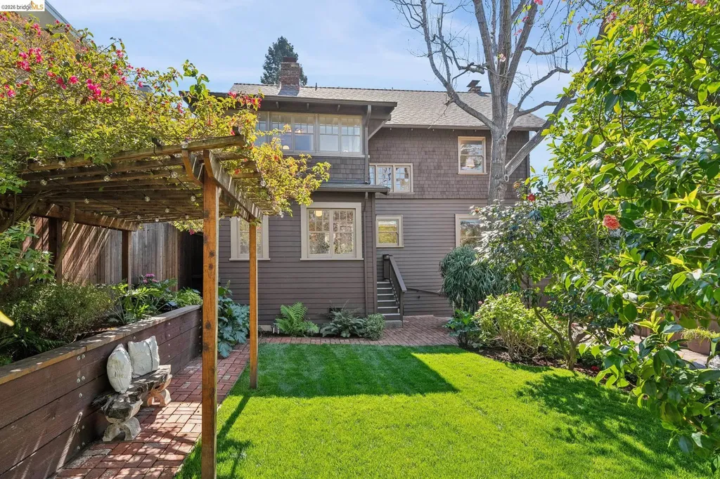 15 Blair Avenue Piedmont CA 94611