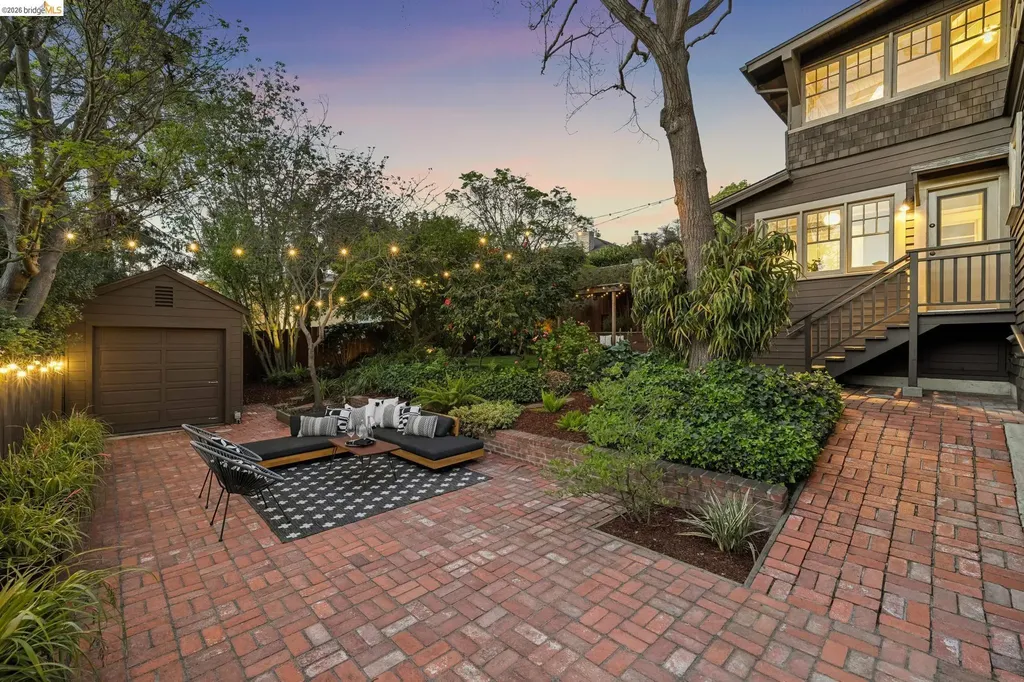 15 Blair Avenue Piedmont CA 94611