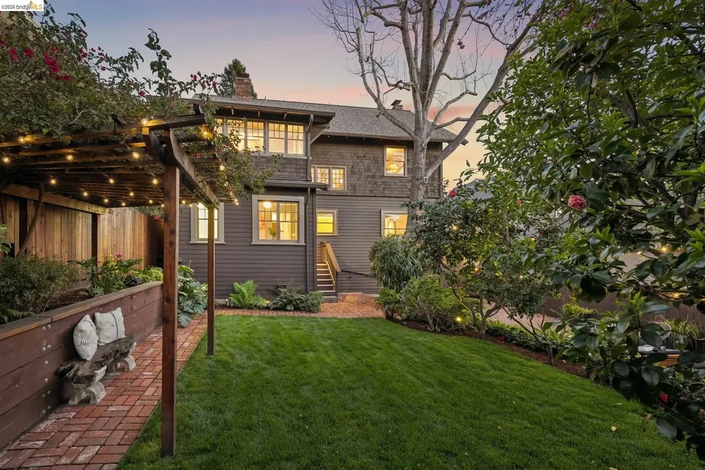 15 Blair Avenue Piedmont CA 94611