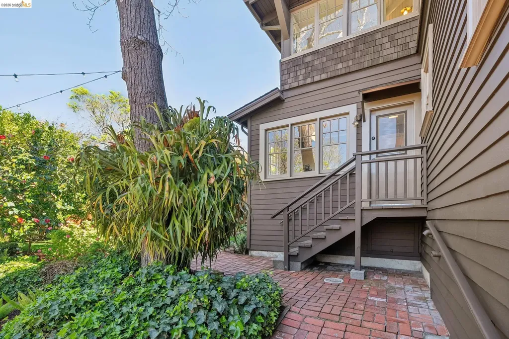 15 Blair Avenue Piedmont CA 94611