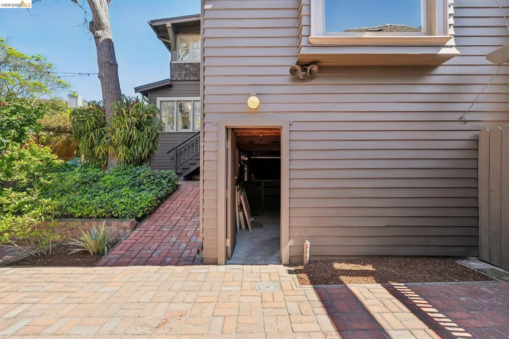 15 Blair Avenue Piedmont CA 94611