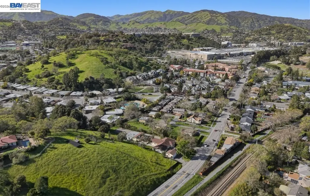 179 Los Ranchitos Road San Rafael CA 94903