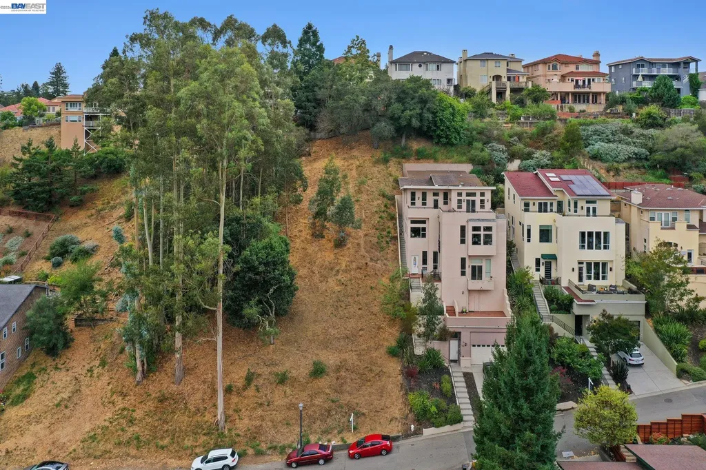 209 Sheridan Road Oakland CA 94618