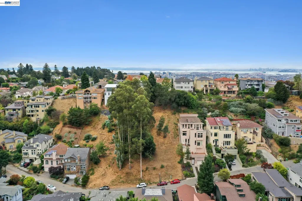 209 Sheridan Road Oakland CA 94618