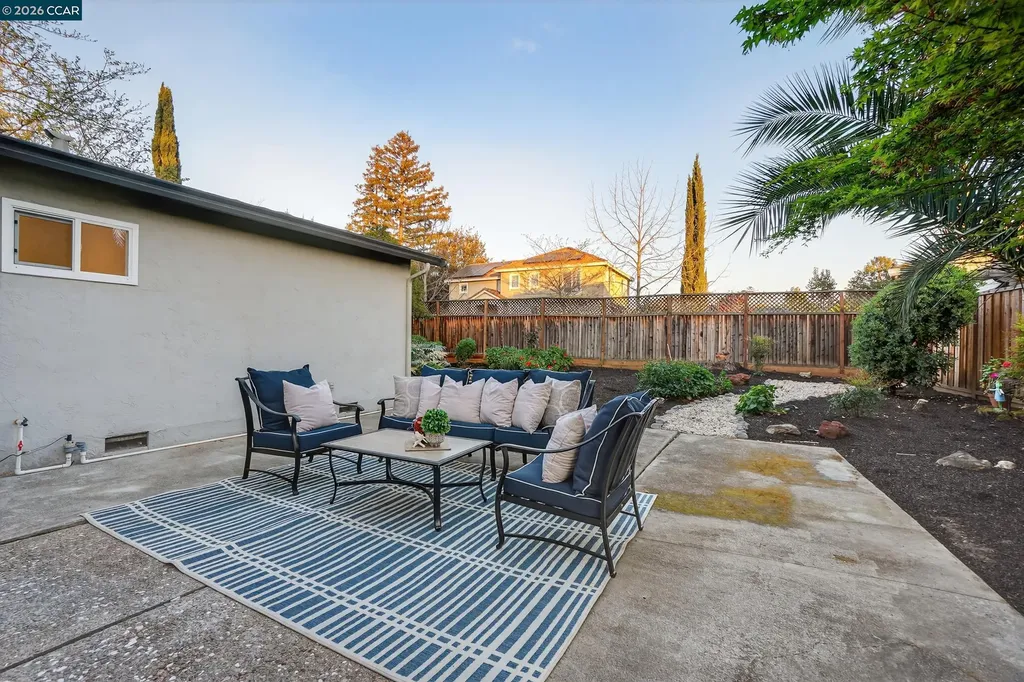 1590 Laverne Way Concord CA 94521