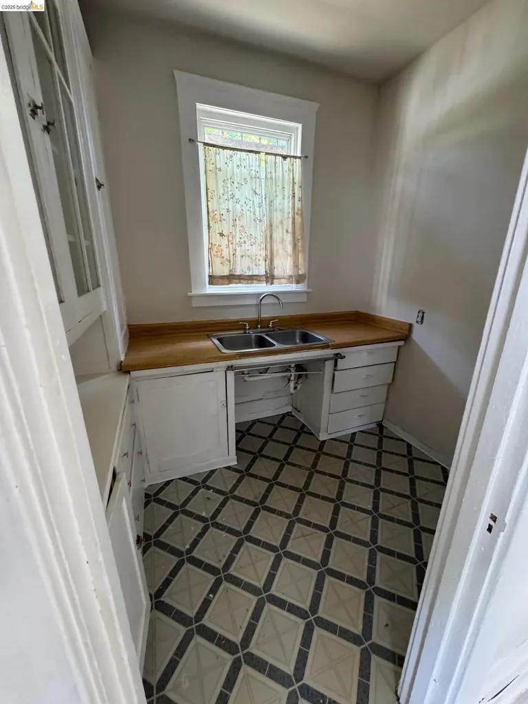 1626 12th Street Oakland CA 94607