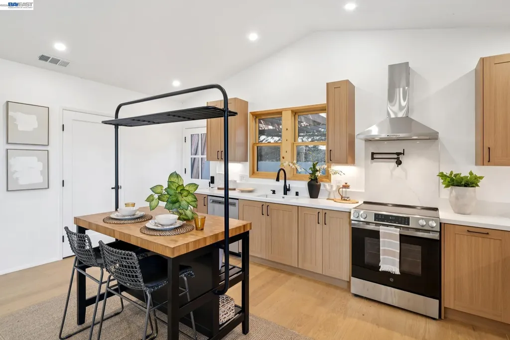 546 Weldon Avenue Oakland CA 94610