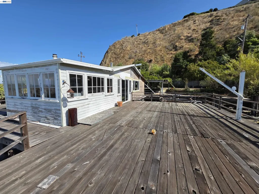 40 Sandy Beach Road Vallejo CA 94590