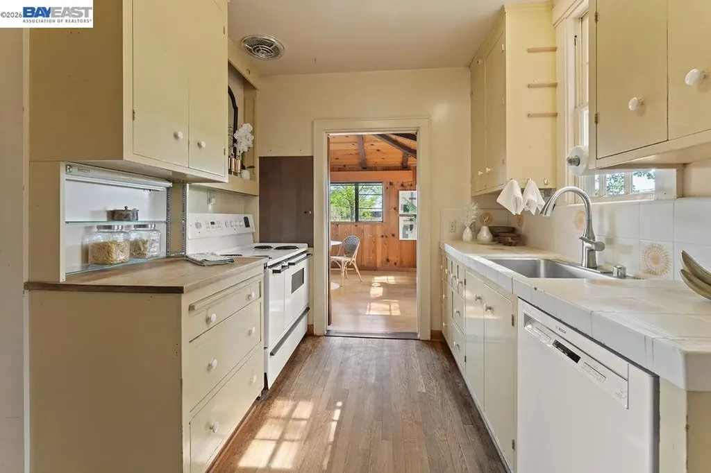1972 Livermore Avenue Livermore CA 94550