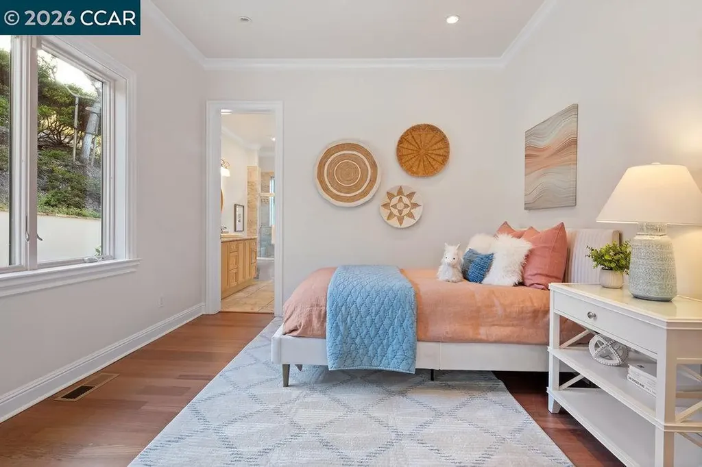 128 Oak Road Orinda CA 94563